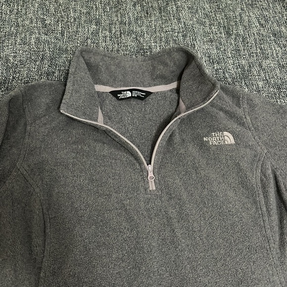 North face medium 1/4 zip fleece jacket - Picture 2 of 3